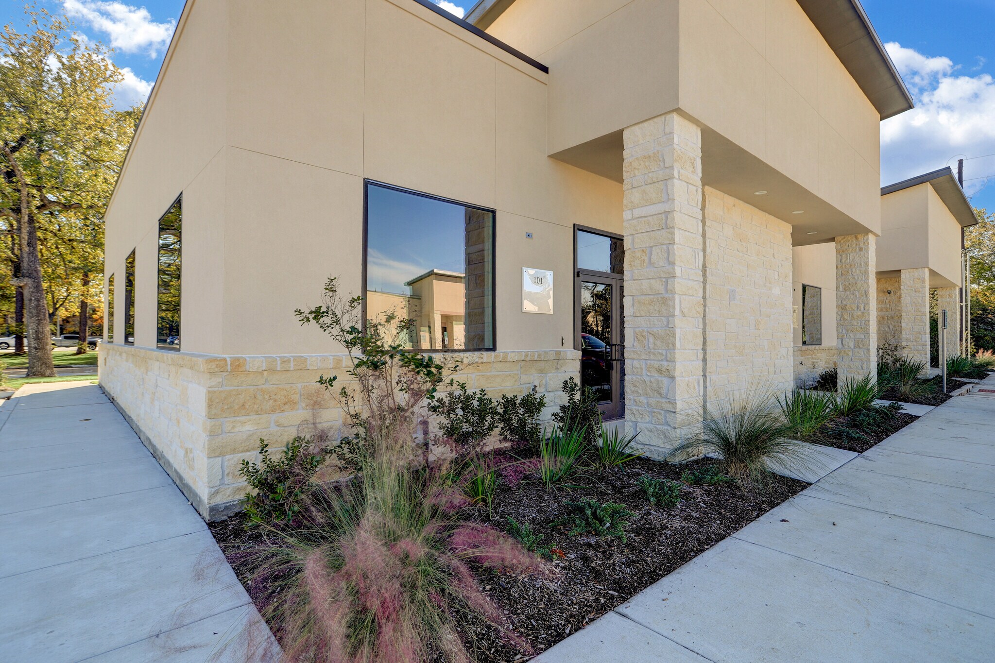 855 Rockmead Dr, Kingwood, TX à vendre Photo du bâtiment- Image 1 de 1