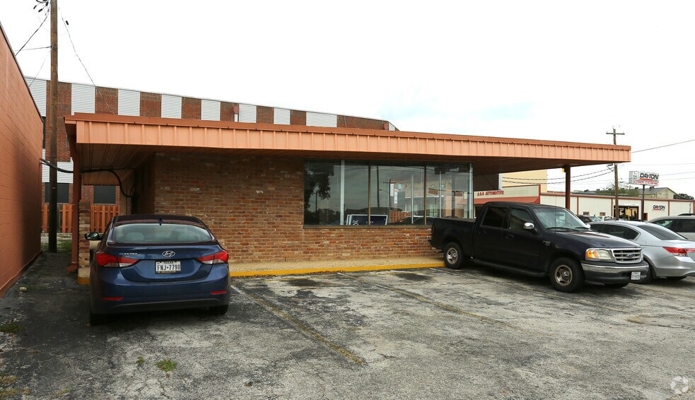 194 S Guadalupe St, San Marcos, TX for sale - Building Photo - Image 2 of 3