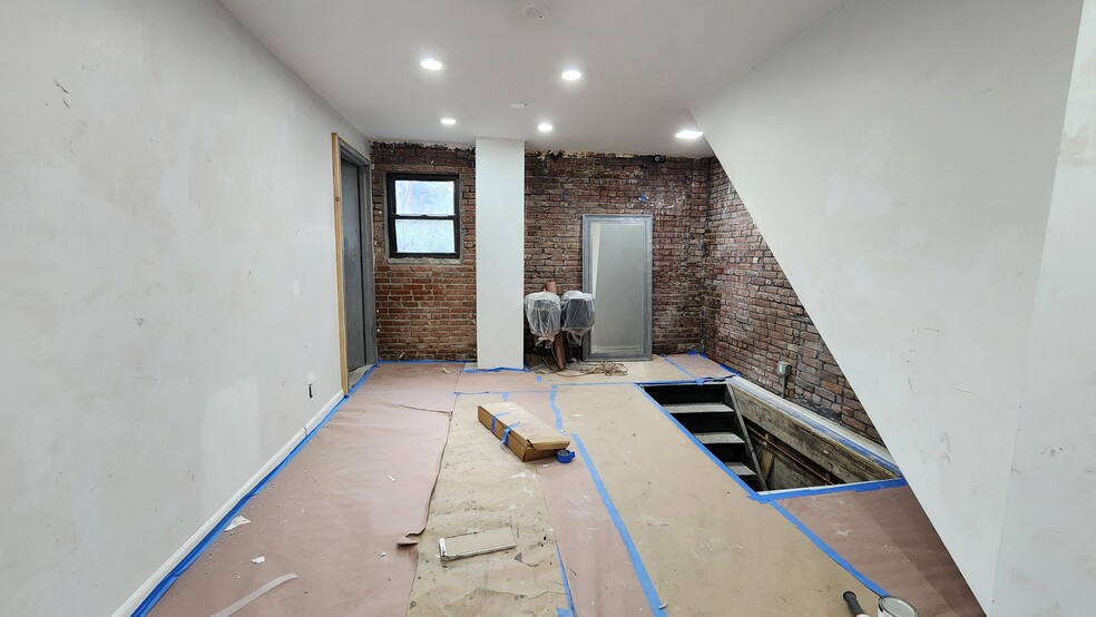 144 Nevins St, Brooklyn, NY for lease - Interior Photo - Image 2 of 4