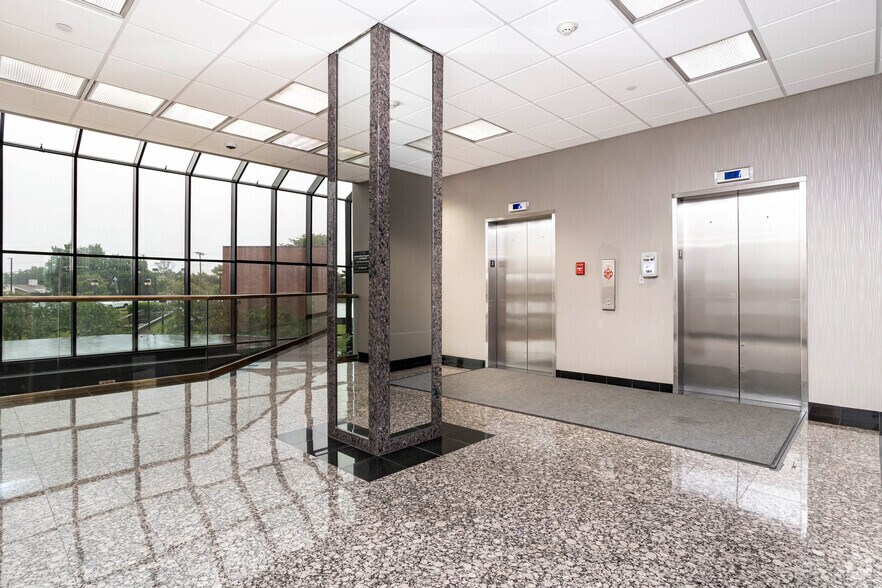 5100 W Taft Rd, Liverpool, NY à louer - Photo intérieure - Image 3 de 15