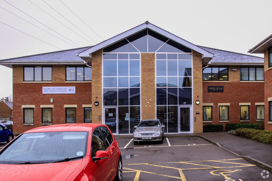 Old Field Rd, Pencoed à louer - Photo du bâtiment - Image 2 de 2