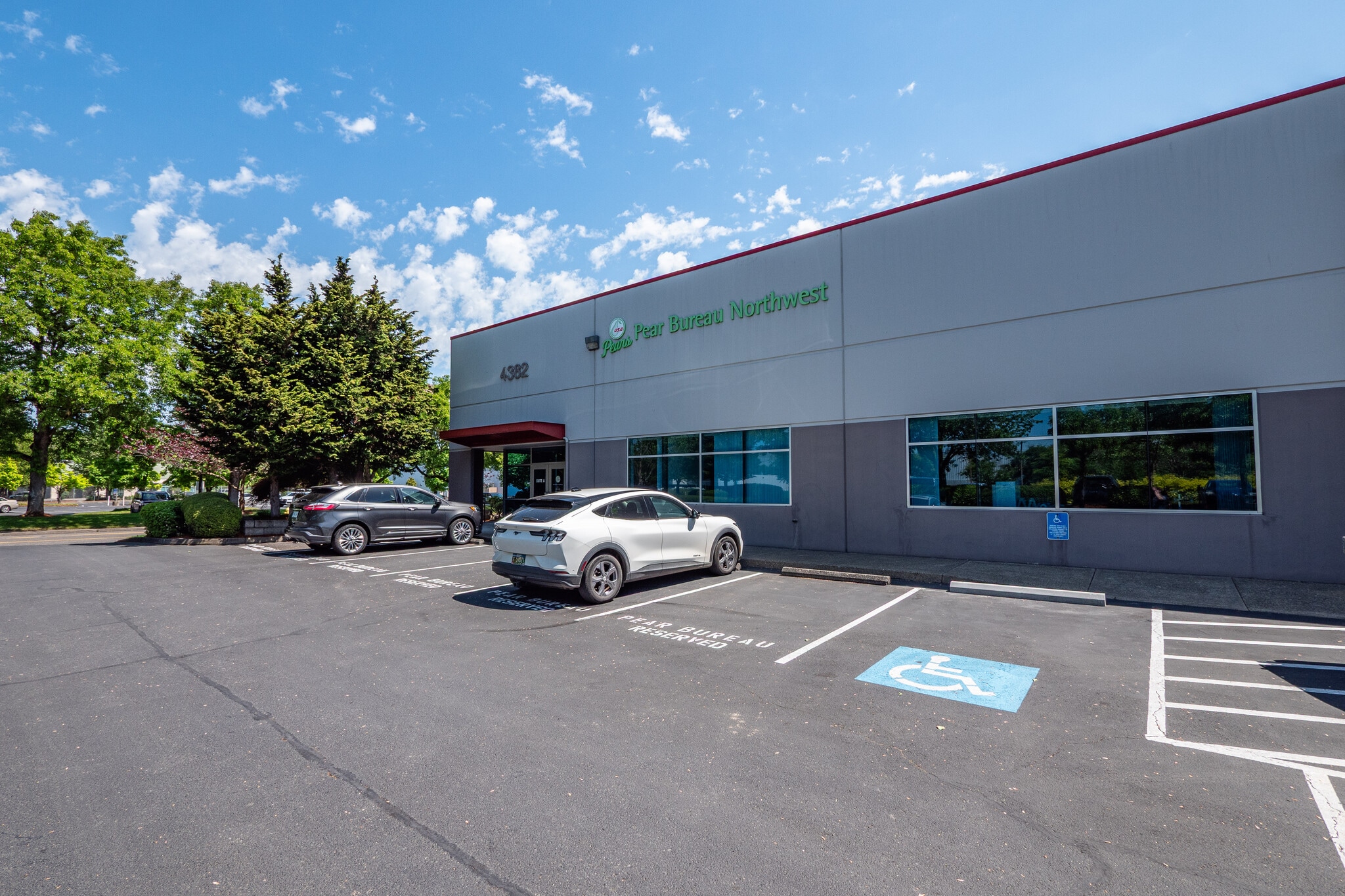 4382 SE International Way, Milwaukie, OR à louer Photo du bâtiment- Image 1 de 21