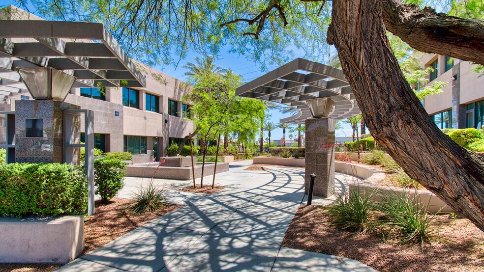701 N Green Valley Pky, Henderson, NV à louer - Photo du bâtiment - Image 2 de 19