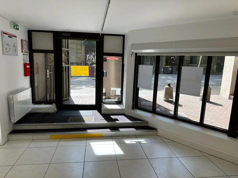 Bureau dans Lille à louer - Hall d’entrée - Image 3 de 6