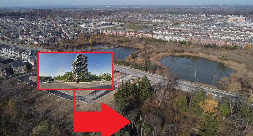 Yonge St, Richmond Hill, ON à vendre - Photo du bâtiment - Image 3 de 10