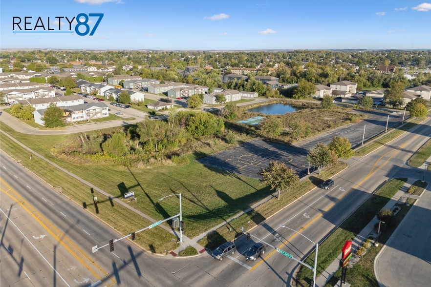 1220 Jacolyn Dr SW, Cedar Rapids, IA for sale - Aerial - Image 3 of 9