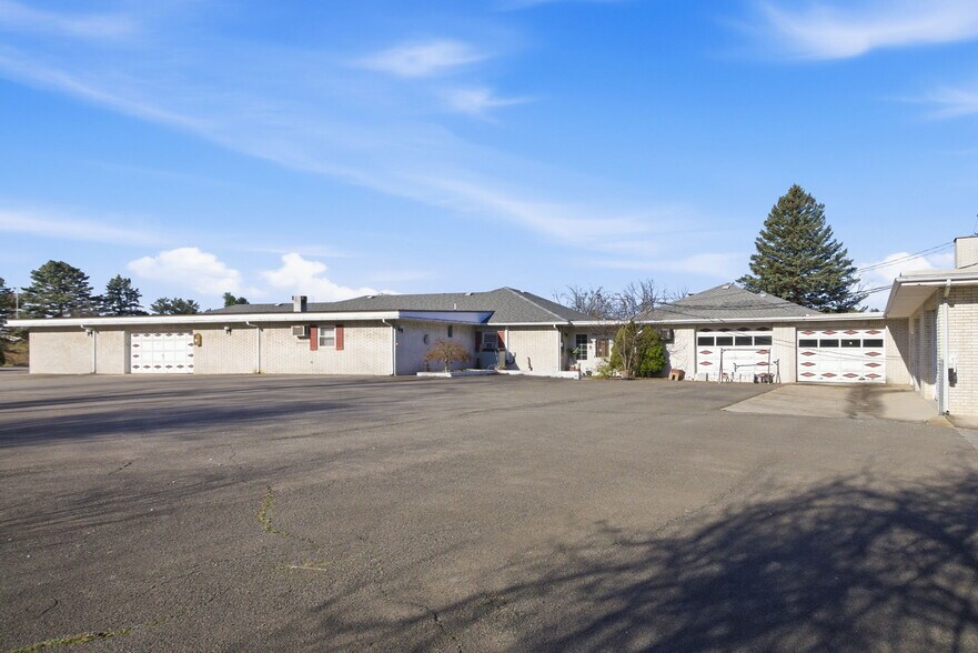 501 S Breezewood Rd, Breezewood, PA à vendre - Photo principale - Image 1 de 43