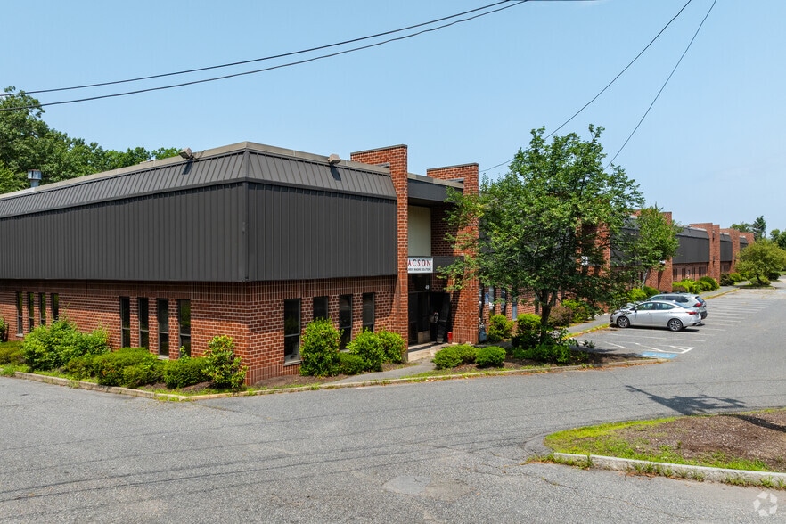 31-51 Loring Dr, Framingham, MA à louer - Photo principale - Image 1 de 18