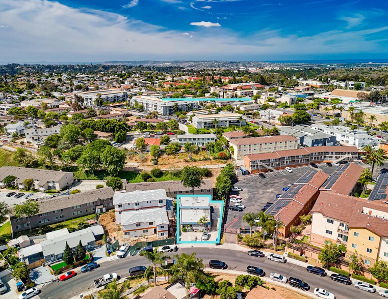 2240 W Dunlop St, San Diego, CA à vendre - Photo du bâtiment - Image 2 de 8