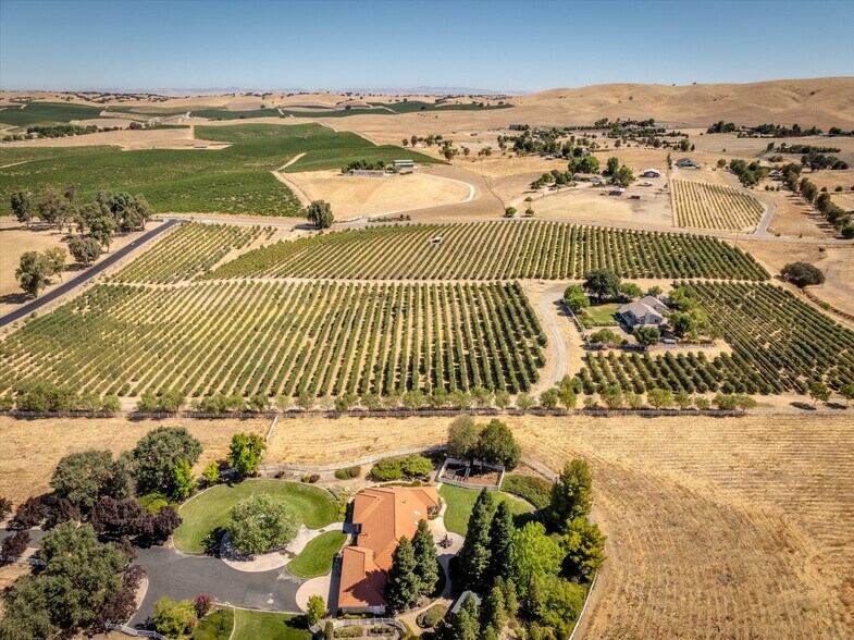 5055 Rancho La Loma Linda Dr, Paso Robles, CA à vendre - Photo du bâtiment - Image 3 de 62