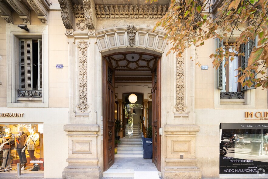 Bureau dans Barcelone, Barcelona à louer - Photo du bâtiment - Image 2 de 3