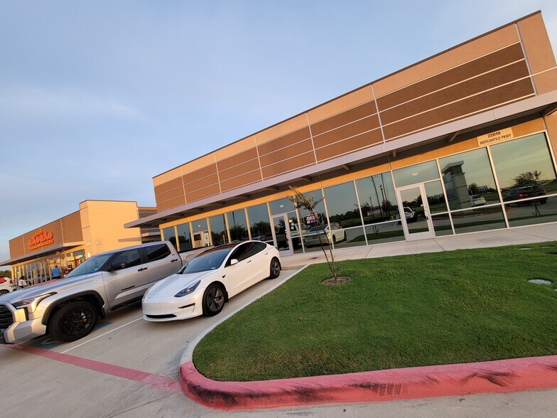 22819 Mercantile Pkwy, Katy, TX à louer - Photo du bâtiment - Image 3 de 28