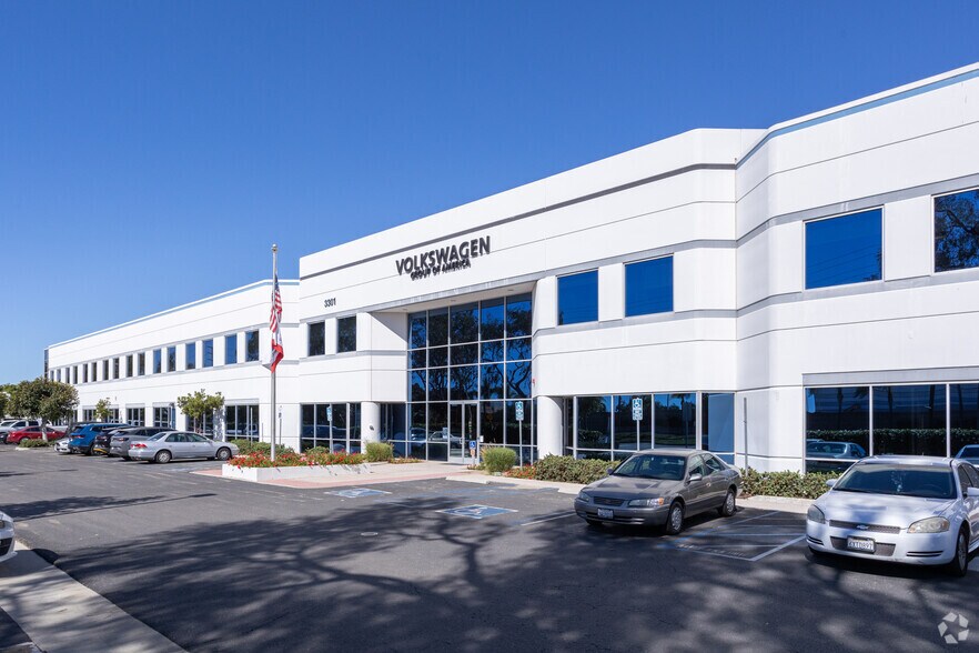 3301 Sturgis Rd, Oxnard, CA à vendre - Photo principale - Image 1 de 4