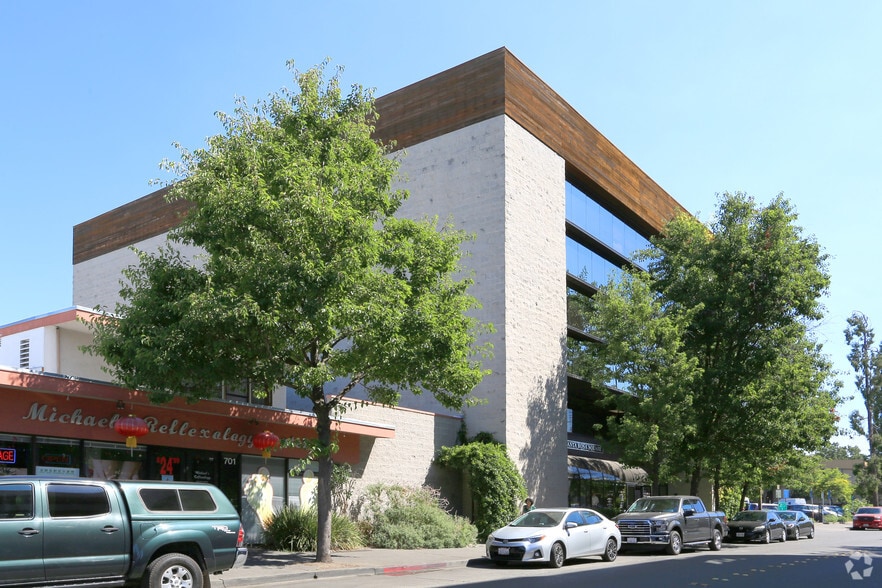 703-709 2nd St, Santa Rosa, CA à vendre - Photo du bâtiment - Image 2 de 20