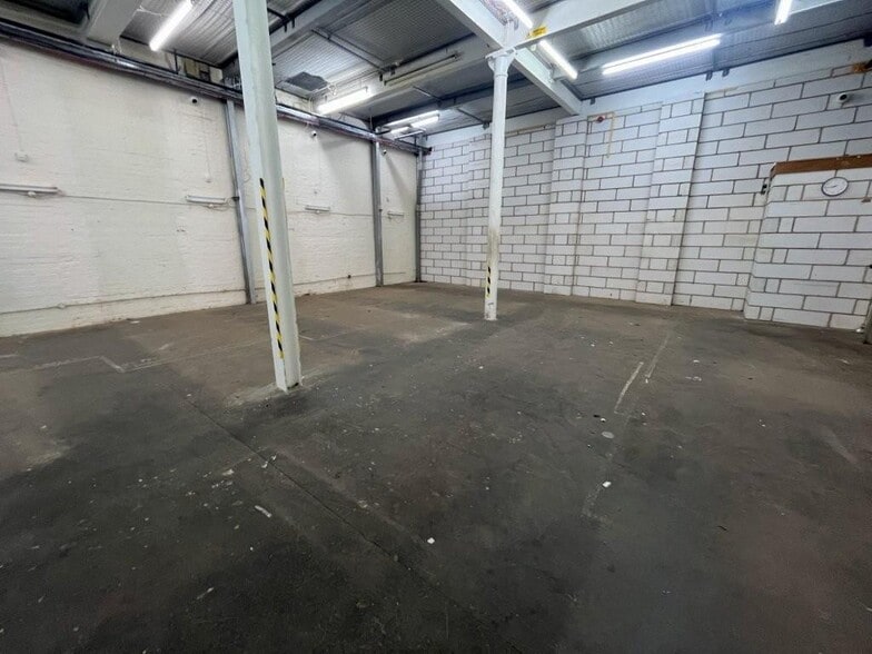 118 Handford Rd, Ipswich for sale - Building Photo - Image 3 of 12