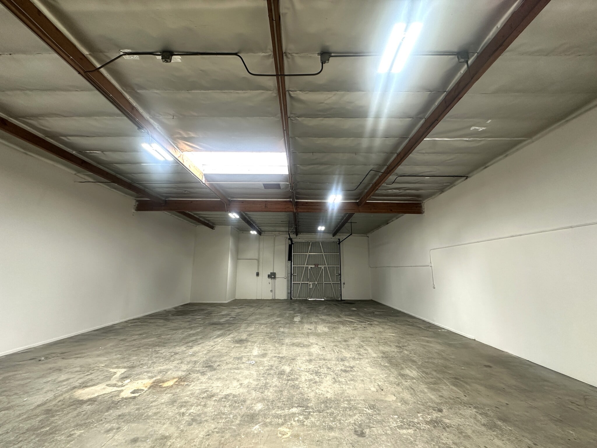 2700 S Main St, Santa Ana, CA for lease Interior Photo- Image 1 of 8