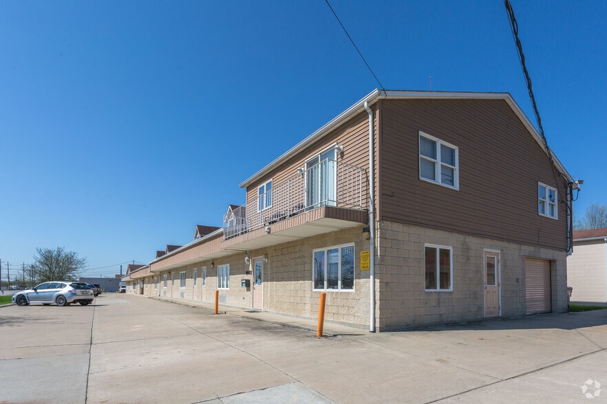 3566 State Rd, Cuyahoga Falls, OH à louer - Photo principale - Image 1 de 12