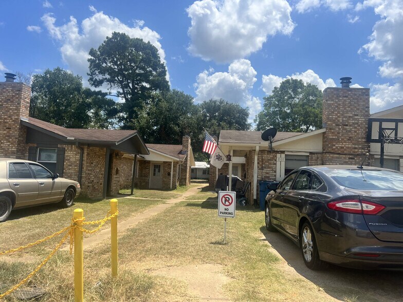 1500 Marshall St, Jacksonville, TX for sale - Primary Photo - Image 1 of 3