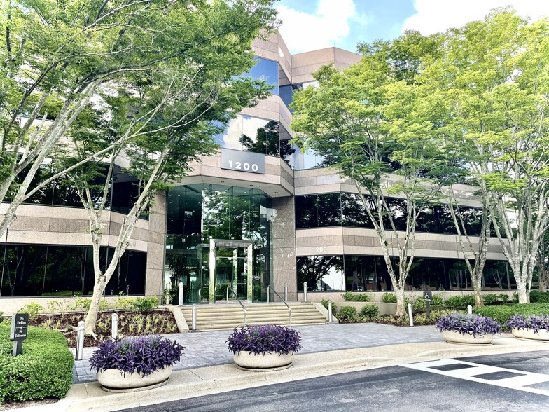 1200 Corporate Dr, Hoover, AL for lease - Building Photo - Image 1 of 9