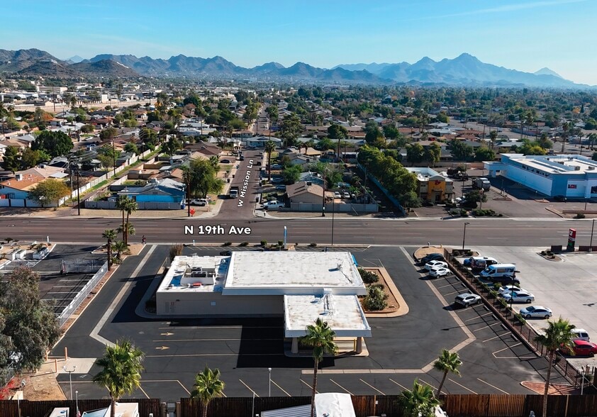 9050 N 19th Ave, Phoenix, AZ à vendre - Photo du bâtiment - Image 3 de 7