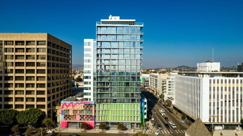 3033 Wilshire Blvd, Los Angeles, CA for lease - Building Photo - Image 3 of 5