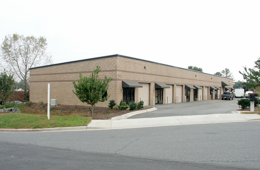 4714 Stockholm Ct, Charlotte, NC à louer - Photo du bâtiment - Image 2 de 10