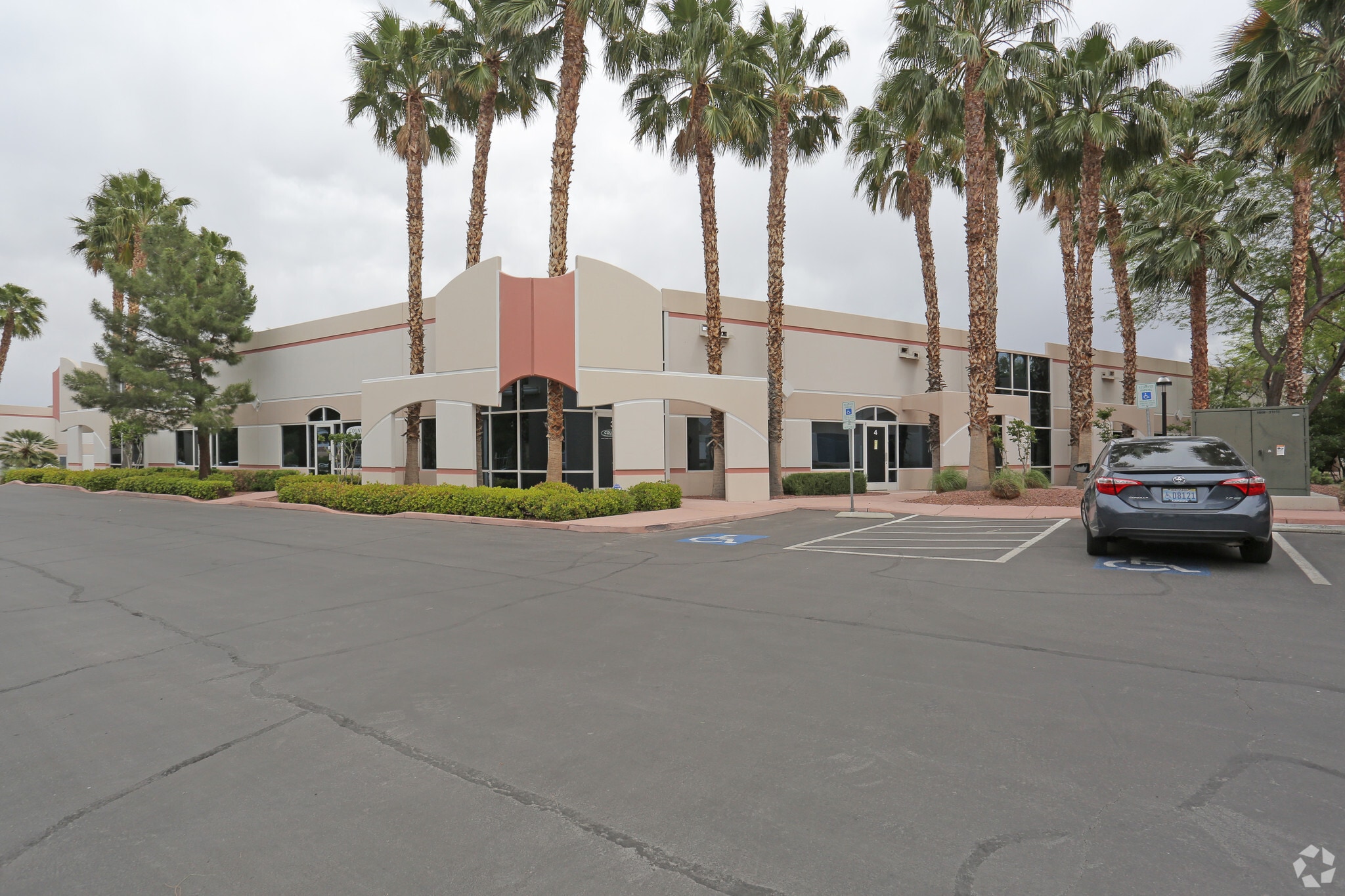 6340 McLeod Dr, Las Vegas, NV for lease Primary Photo- Image 1 of 6
