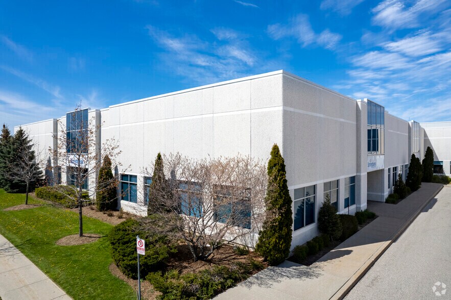 3615 Laird Rd, Mississauga, ON à louer - Photo du bâtiment - Image 2 de 6