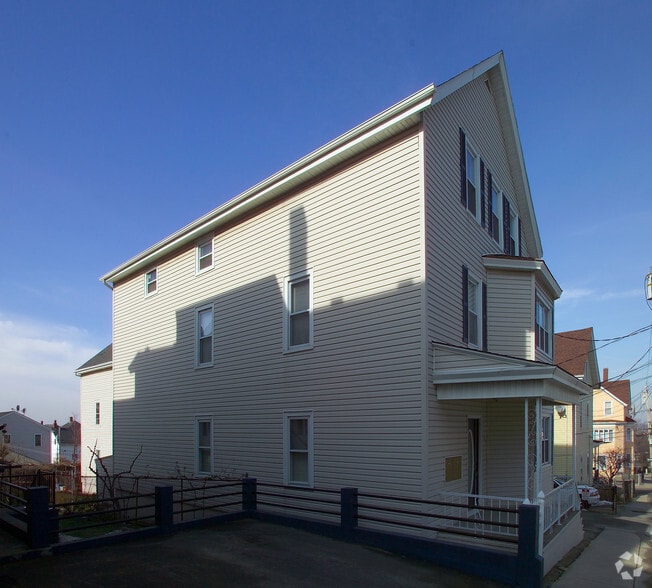 141 Hunter St, Fall River, MA for sale - Building Photo - Image 3 of 3