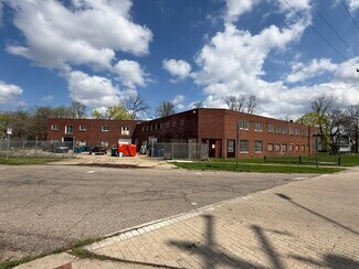 Plus de détails pour 818 Cobb Ave, Kalamazoo, MI - Commerce de détail à vendre