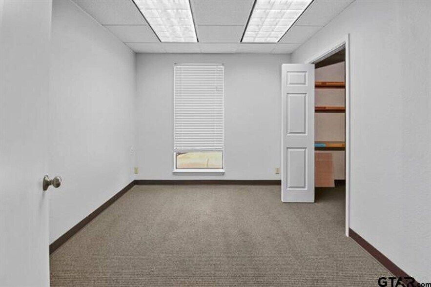 625 Chase Dr, Tyler, TX à louer - Photo du bâtiment - Image 3 de 13