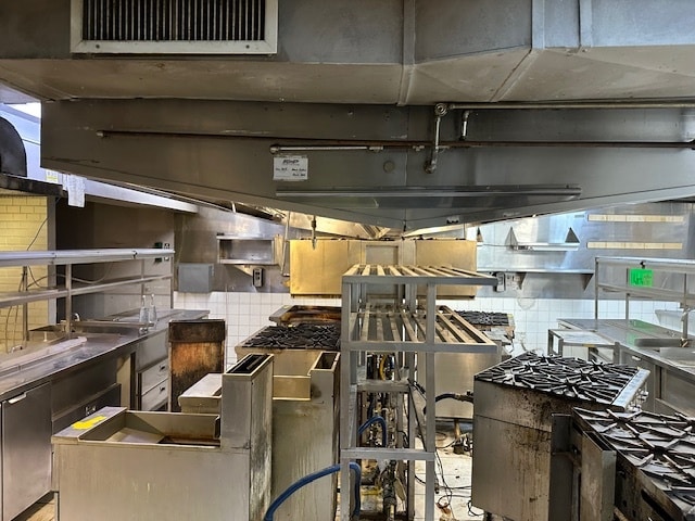 2472 Yonge St, Toronto, ON à louer - Photo du bâtiment - Image 2 de 5