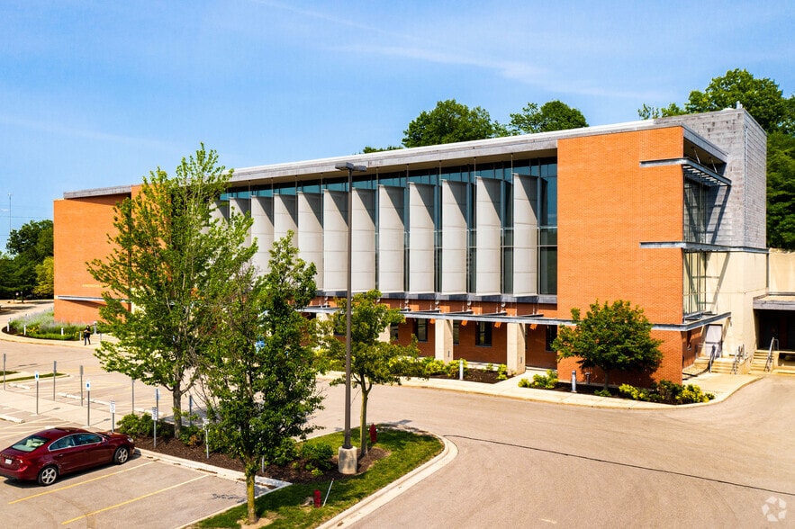 450 Coyier Ln, Madison, WI for lease - Building Photo - Image 1 of 9