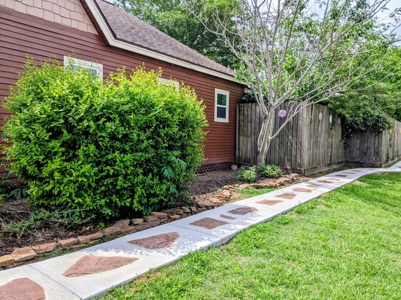 500 Mason St, Tomball, TX for lease - Building Photo - Image 3 of 10