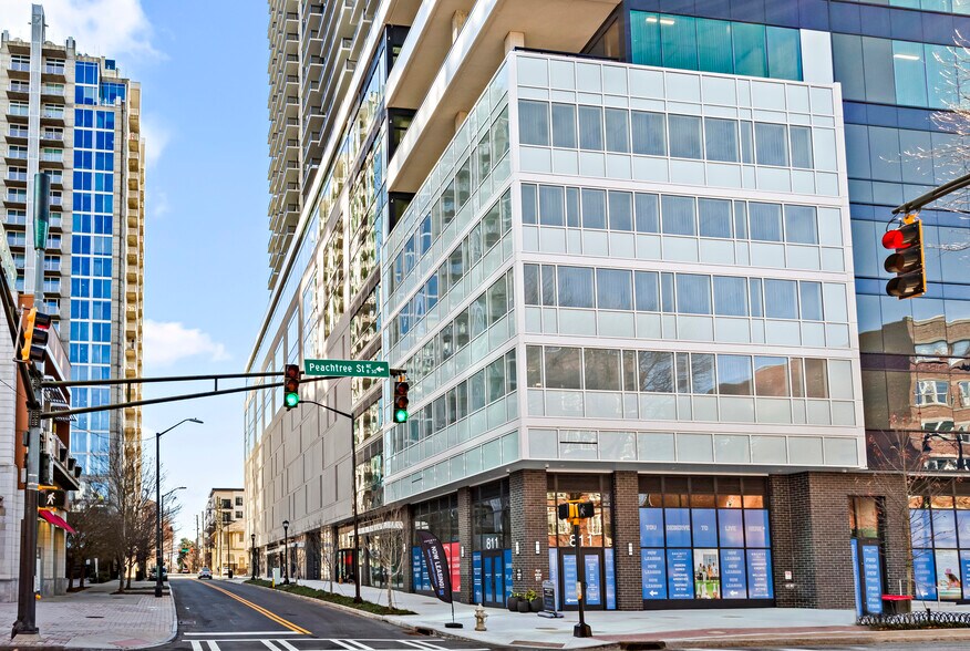 811 NE Peachtree St, Atlanta, GA à louer - Photo du bâtiment - Image 3 de 8
