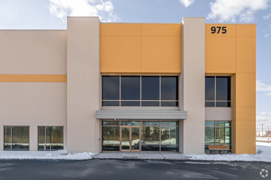 975 Lordship Blvd, Stratford, CT à louer - Photo du bâtiment - Image 2 de 16