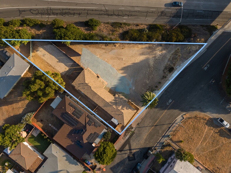 1303 Bush St, Oceanside, CA for sale - Building Photo - Image 2 of 9