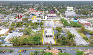 Plus de détails pour 8552 Crystal Ct, Fort Myers, FL - Vente au détail à vendre