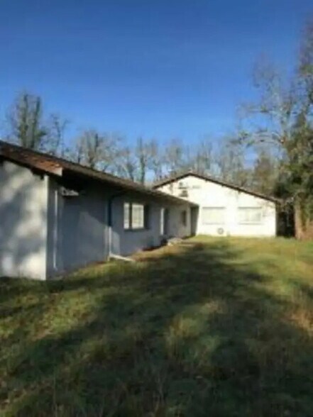Bureau dans SAINT-JEAN-D'ILLAC à louer - Photo du bâtiment - Image 3 de 9