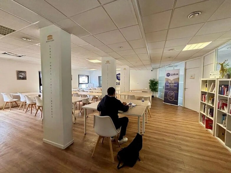 Office in Lyon for sale - Interior Photo - Image 3 of 5