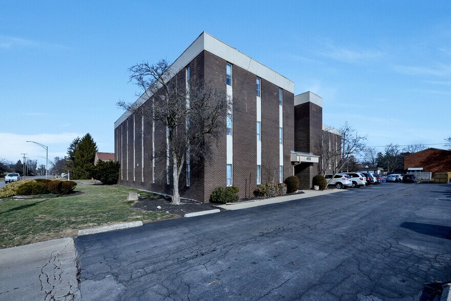 4900 Reed Rd, Columbus, OH à louer - Photo du bâtiment - Image 2 de 18