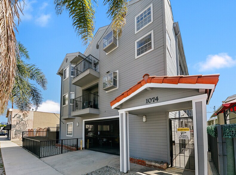 1074 Redondo Ave, Long Beach, CA à vendre - Photo du bâtiment - Image 2 de 13