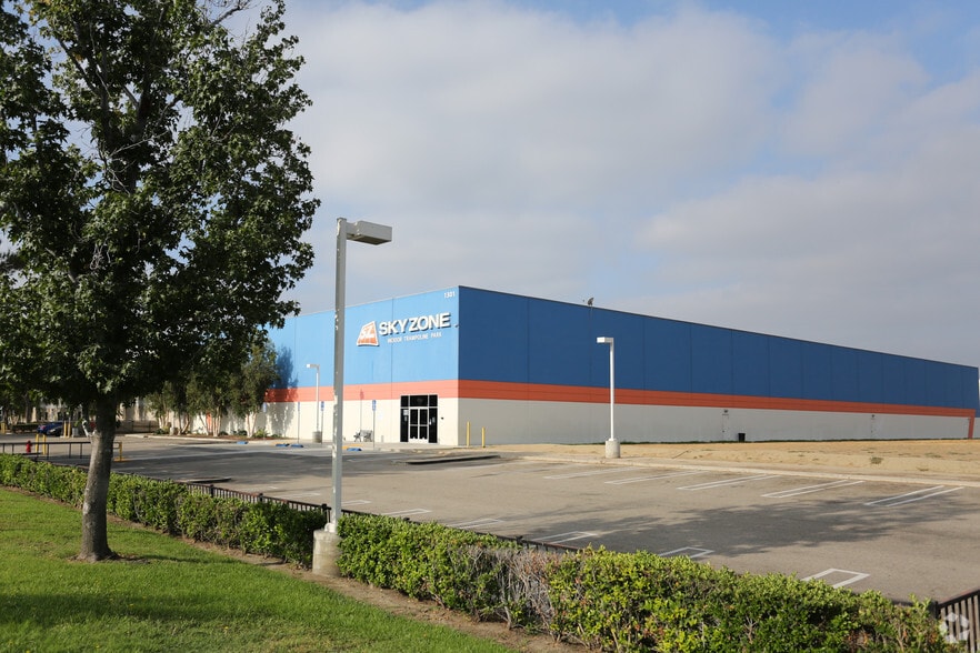 5001 E La Palma Ave, Anaheim, CA for lease - Building Photo - Image 3 of 4