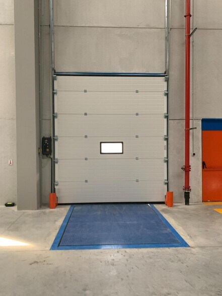 Industrial in Dos Hermanas, Sevilla for lease - Building Photo - Image 3 of 15