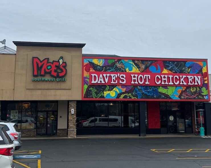 711-756 Upper Glen St, Queensbury, NY à louer - Photo du bâtiment - Image 3 de 19