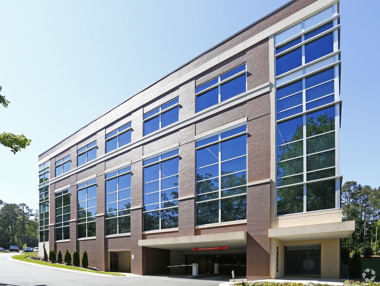 3515 Glenwood Ave, Raleigh, NC à louer - Photo du bâtiment - Image 3 de 7