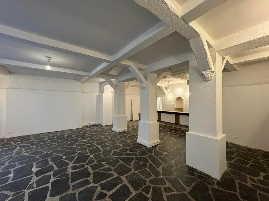 Office in Bordeaux for lease Interior Photo- Image 1 of 5