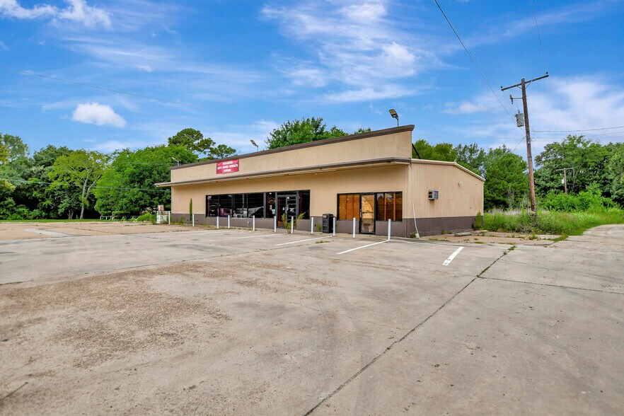 9240 State Highway 75 S, New Waverly, TX à vendre - Photo du bâtiment - Image 2 de 29