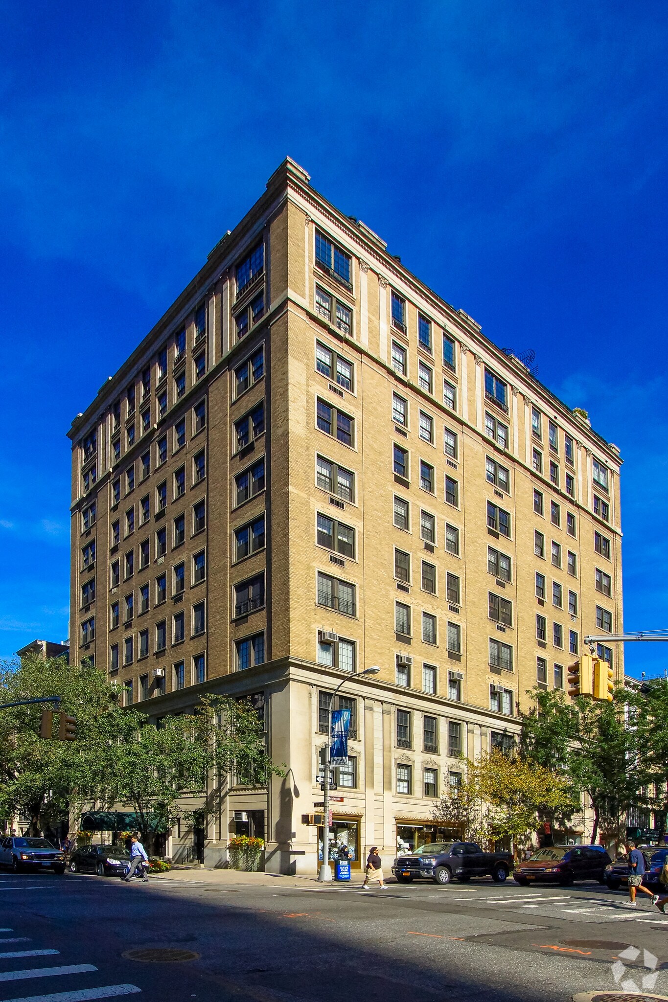 133 E 64th St, New York, NY à vendre Photo du bâtiment- Image 1 de 4