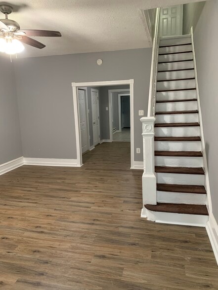 233 N Ramsey St, Philadelphia, PA à vendre - Photo intérieure - Image 3 de 4